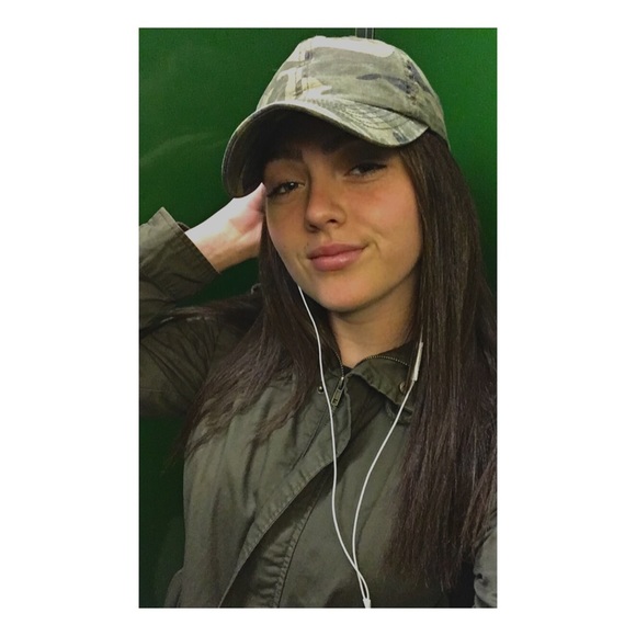 Meet your Posher, Isabelle - Picture 1 of 1